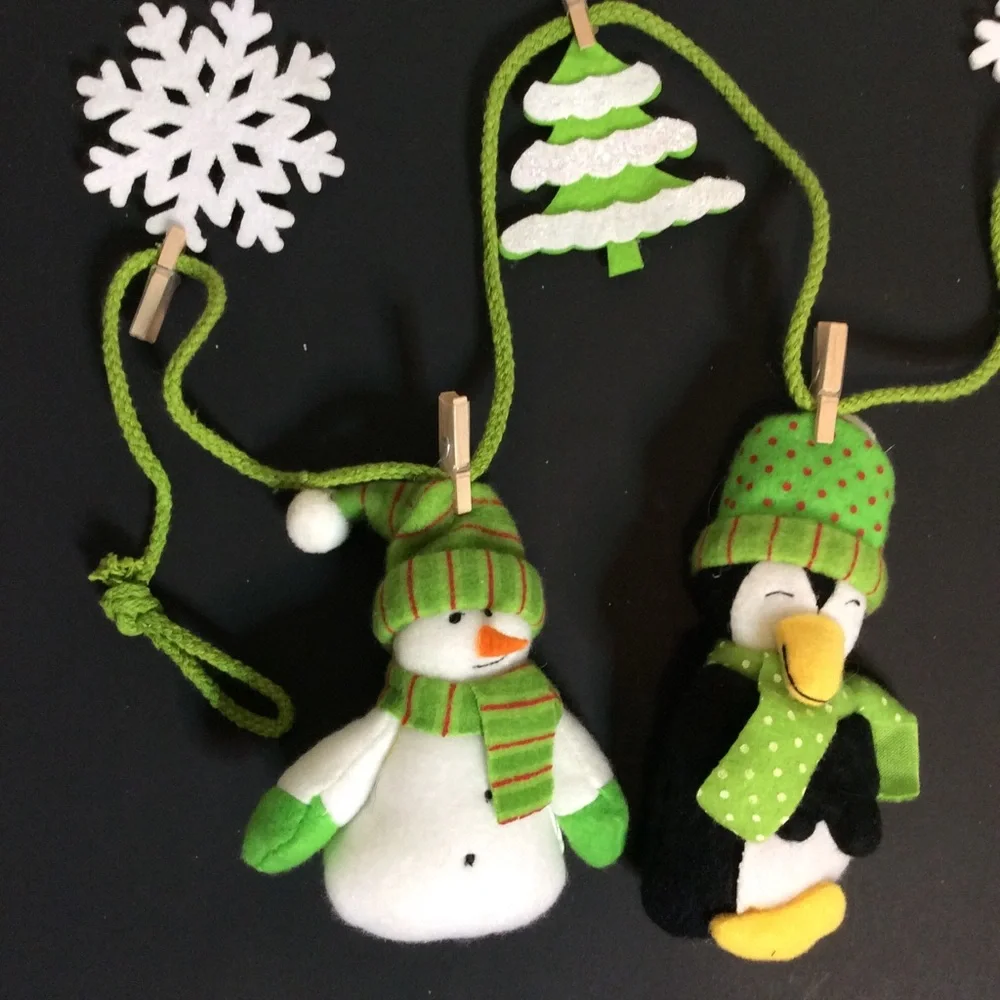 Avon 2009 Winter Garland